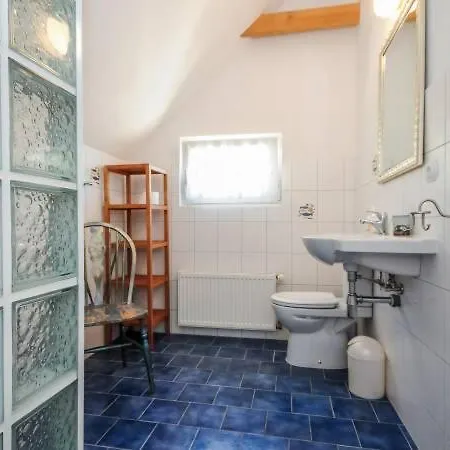 Pokoj Z Lazienka Na Poddaszu Apartment